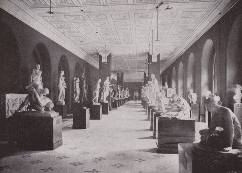 Sala de esculturas, Museo Victoria y Albert de (after) English photographer