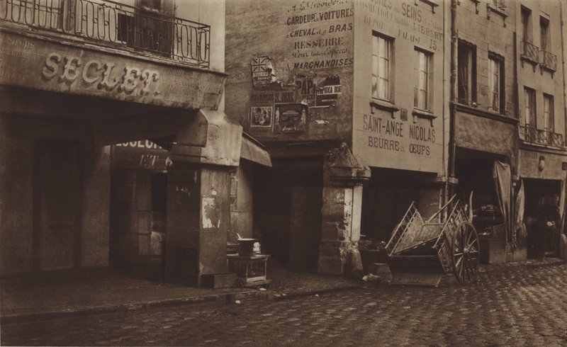 Fragmento de los Pilares de las Halles de (after) French Photographer