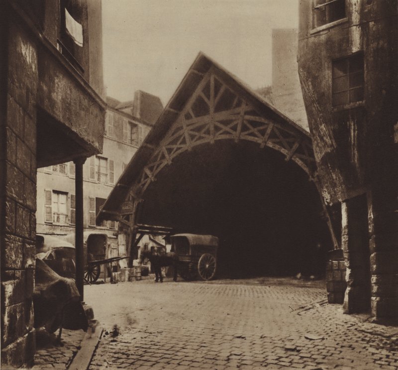 La posada del Compás de Oro, calle Montorgueil de (after) French Photographer