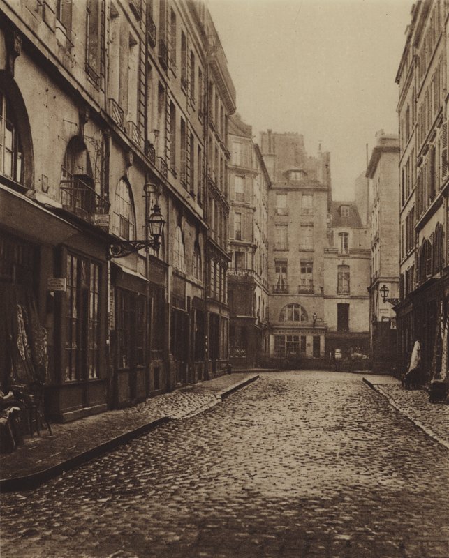 La calle Childebert, tomada desde la calle de Erfurth en 1866 de (after) French Photographer