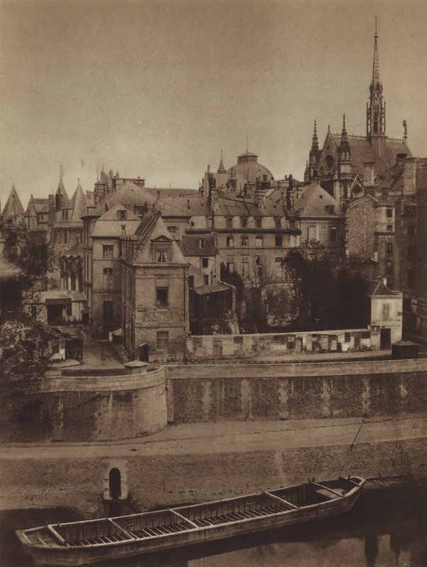 El Palacio de Justicia, visto desde el muelle de los Orfebres en 1862 de (after) French Photographer