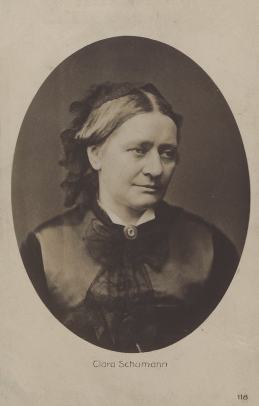 Clara Schumann, pianista y compositora alemana (foto b/n) de (after) German photographer
