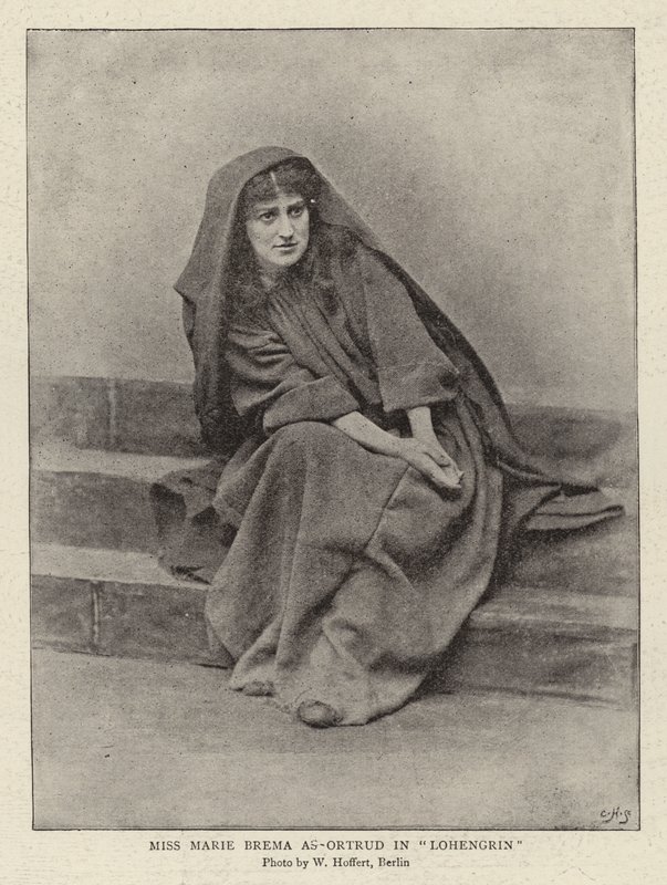 La Srta. Marie Brema como Ortrud en "Lohengrin" (foto b/n) de (after) German photographer