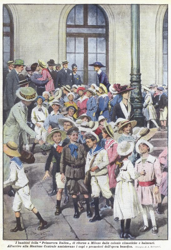 Los niños de la Primavera Italiana de regreso a Milán desde las colonias climáticas y balnearias de Achille Beltrame