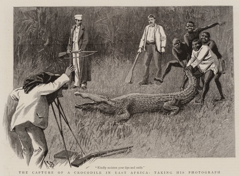 La captura de un cocodrilo en África Oriental, tomando su fotografía de Alexander Stuart Boyd