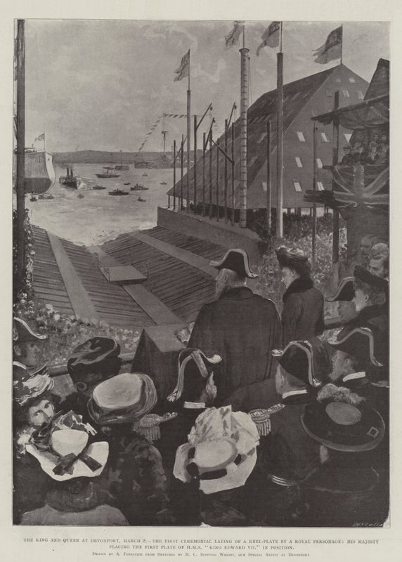 El Rey y la Reina en Devonport, 8 de marzo, la primera colocación ceremonial de una placa de quilla por una persona real, Su Majestad colocando la primera placa del HMS King Edward VII en posición de Amedee Forestier