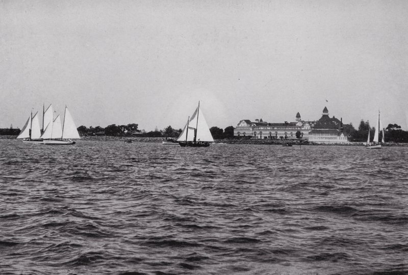 California: San Diego, Hotel Del Coronado en la Bahía de San Diego, uno de los lugares de placer más favorecidos de California durante todo el año de American Photographer (after)