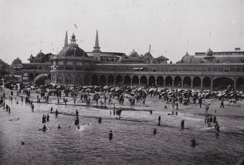 California: Casino de la Playa de Santa Cruz, uno de los muchos resorts de la Bahía de Monterey de American Photographer (after)