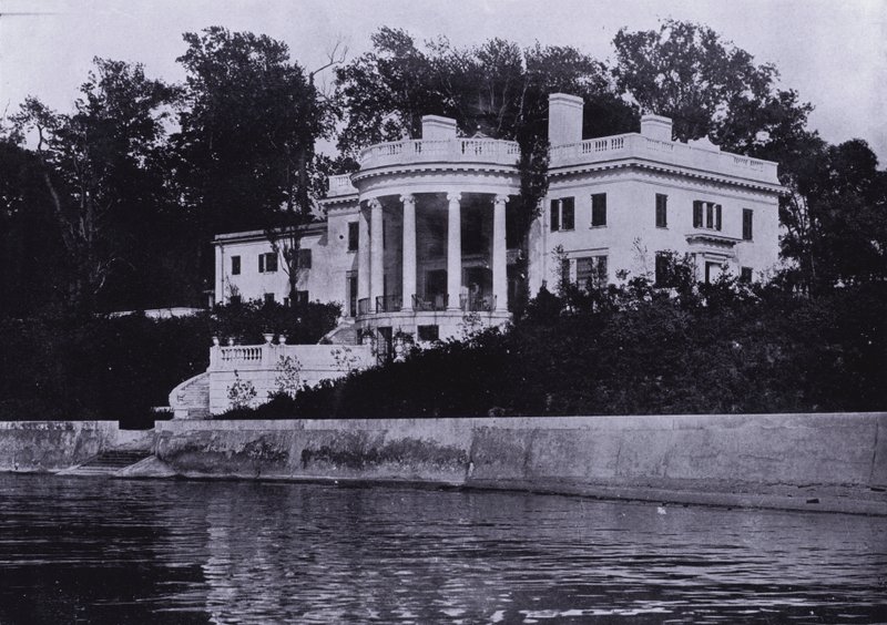 Charles A Platt: Gwinn, frente al lago de American Photographer (after)