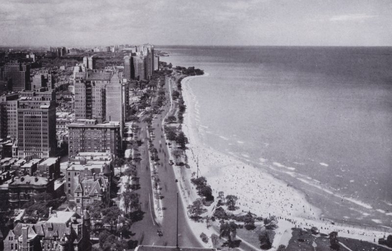 Chicago: Sheridan Road y Oak Street Beach, mirando al norte desde el Hotel Drake de American Photographer (after)