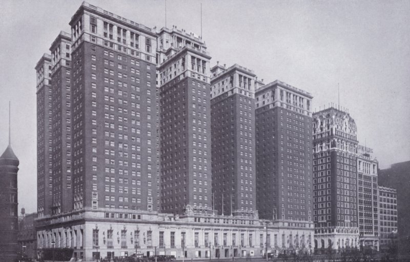 Chicago: El Hotel Stevens, con el Hotel Blackstone a la derecha de American Photographer (after)