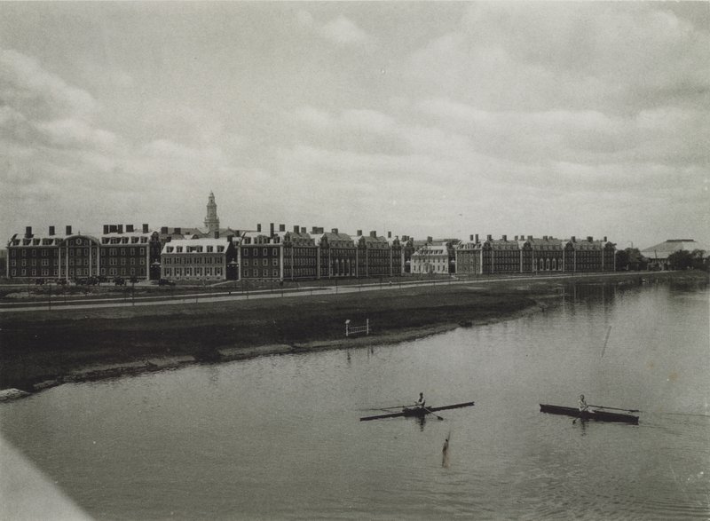 Universidad de Harvard: Escuela de Negocios desde el Río Charles de American Photographer (after)