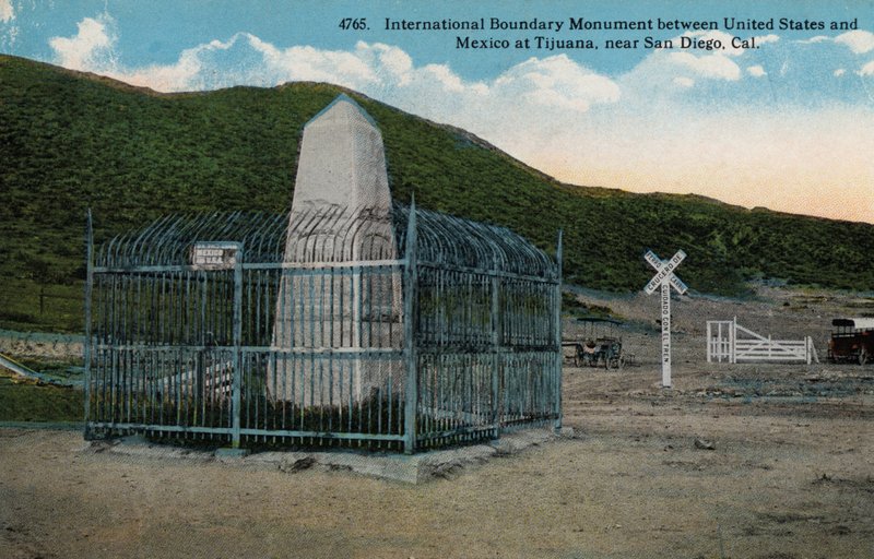 Monumento de la frontera internacional entre Estados Unidos y México en Tijuana, cerca de San Diego, California de American Photographer (after)