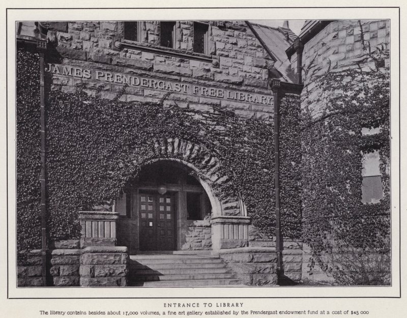 Jamestown, NY: Entrada a la biblioteca de American Photographer (after)