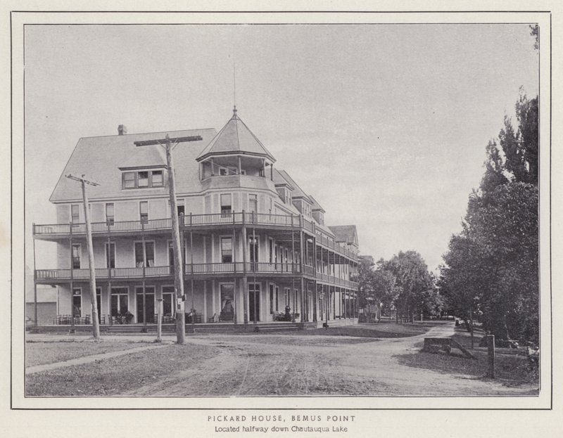 Jamestown, NY: Casa Pickard, Bemus Point de American Photographer (after)