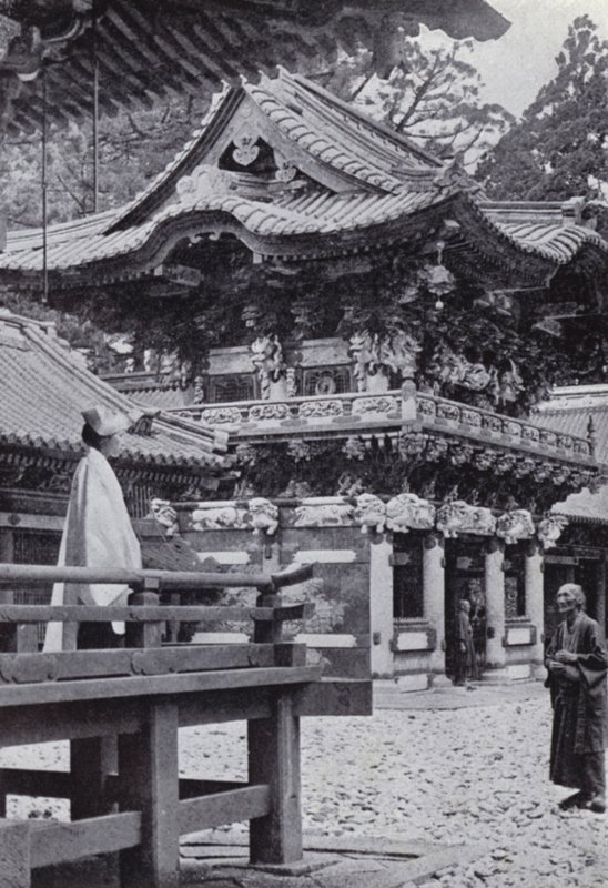 Esculturas maravillosas del Templo Budista de Yakushi (foto en blanco y negro) de American Photographer (after)