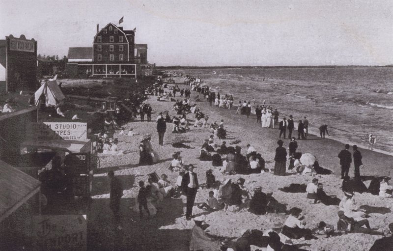 Old Orchard Beach, Maine: En la playa (foto en b/n) de American Photographer (after)