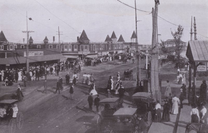 Old Orchard Beach, Maine: Escena cerca del depósito de American Photographer (after)