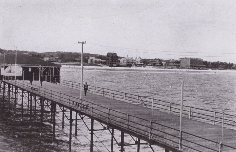Old Orchard Beach, Maine: Vista desde el muelle del océano de American Photographer (after)