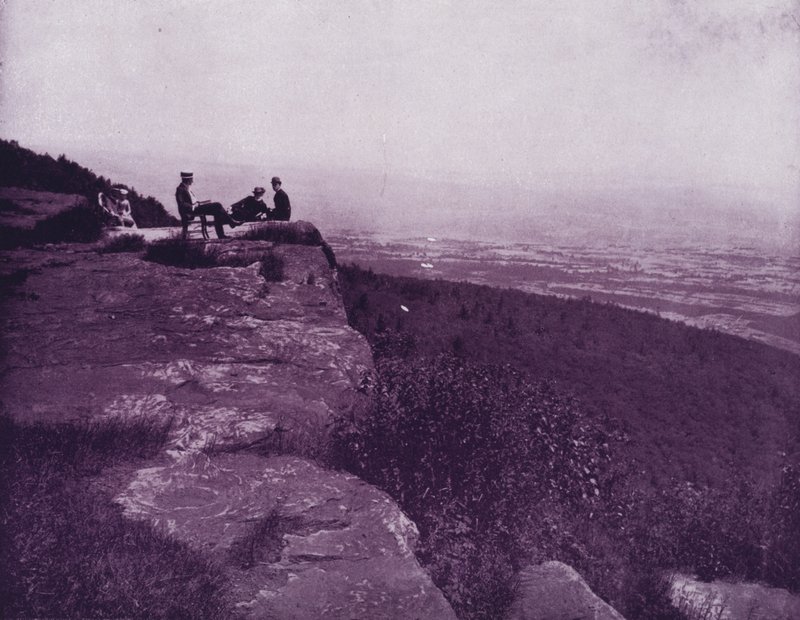 Vista desde la cima de las Montañas Blancas, New Hampshire (foto en blanco y negro) de American Photographer (after)