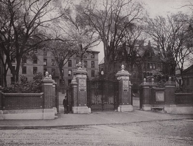 Providence, Rhode Island: Puerta Van Wickle, Universidad de Brown de American Photographer (after)