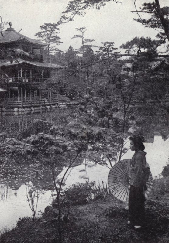 El pabellón dorado en Kinkakuji (foto en blanco y negro) de American Photographer (after)