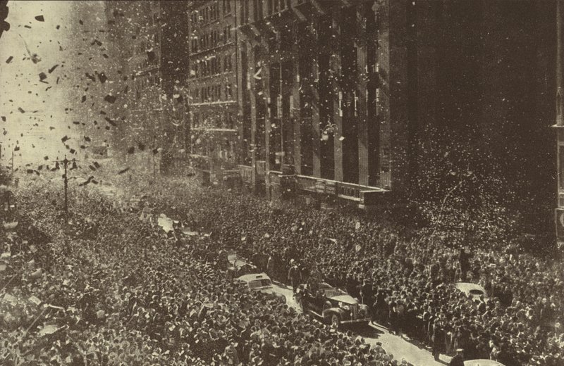 El presidente de EE.UU. Franklin D Roosevelt recibiendo una bienvenida entusiasta en la ciudad de Nueva York después de ser elegido para un tercer mandato, diciembre de 1940 de American Photographer (after)