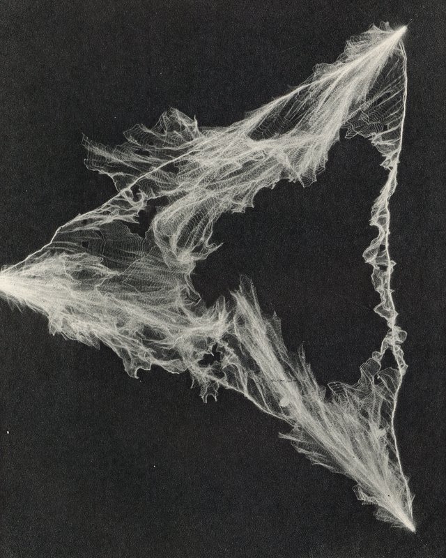Rayos artificiales producidos en un laboratorio (foto b/n) de American Photographer