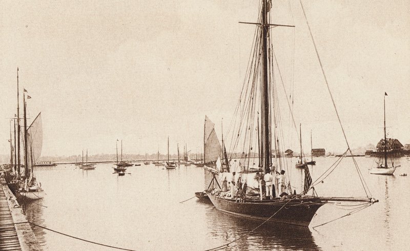 Buffalo Harbor, mostrando Buffalo, Yacht Club, Buffalo, Nueva York (foto b/n) de American Photographer