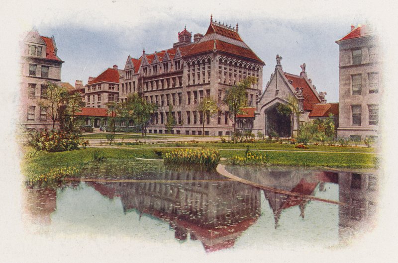 Chicago: Hull Court, desde Botany Pond, Edificio de Anatomía y Hull Gate (foto en color) de American Photographer