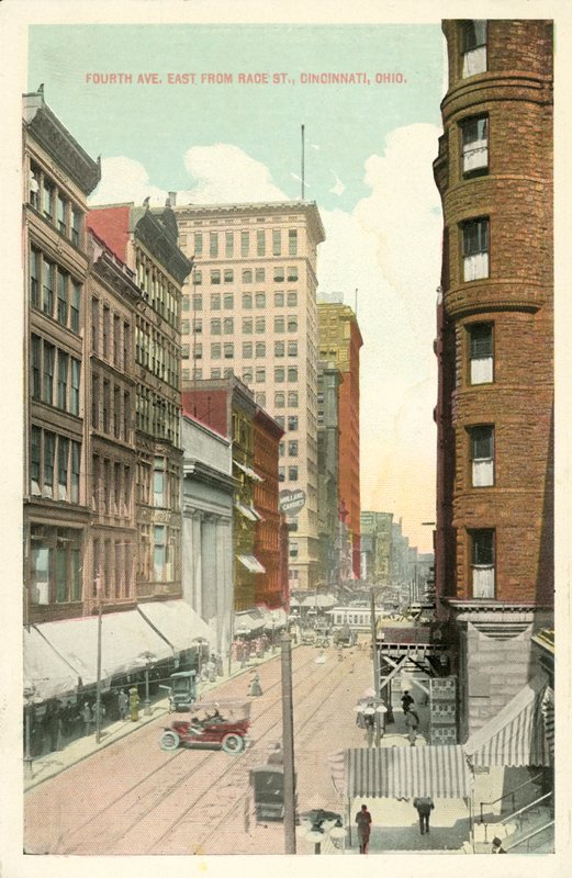 Cuarta Avenida, al este de Race Street, Cincinnati, Ohio (foto en color) de American Photographer