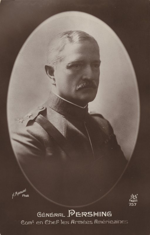 General John J Pershing (foto en blanco y negro) de American Photographer