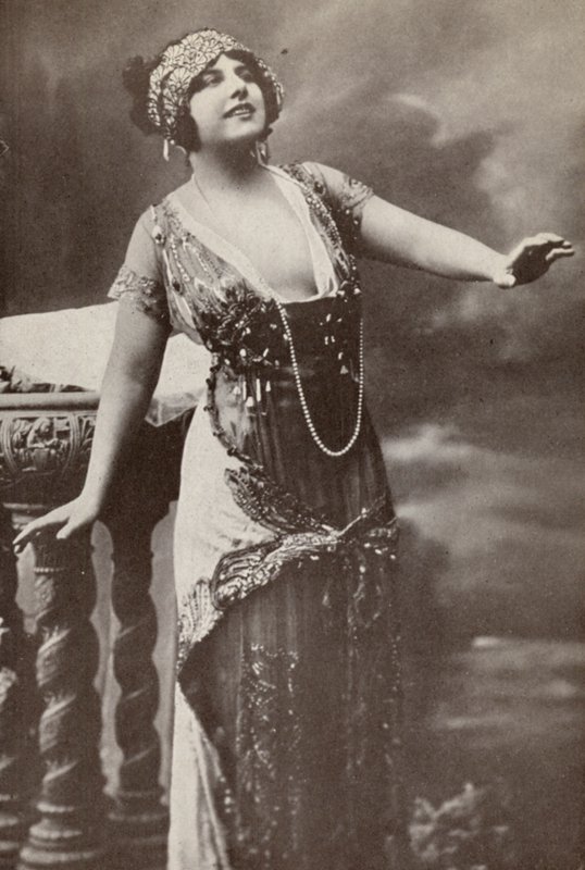 Geraldine Farrar, como "Tosca" (foto en blanco y negro) de American Photographer