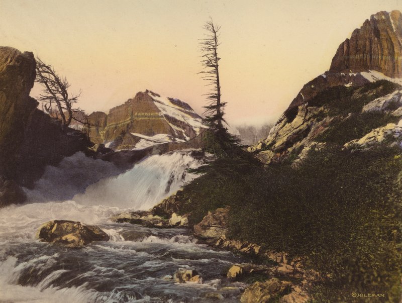 Parque Nacional de los Glaciares: Cascadas McDermott y montaña Gould (foto coloreada) de American Photographer