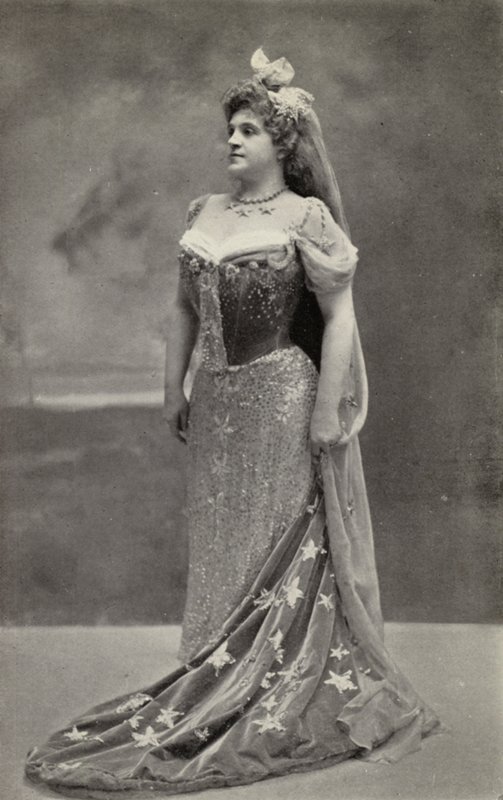 Marcella Sembrich, en el papel de Astrifiammante, Reina de la Noche, en "La flauta mágica" (fotografía en blanco y negro) de American Photographer
