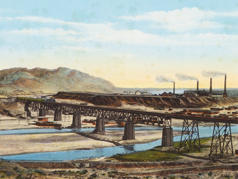 Puente ferroviario sobre el Río Grande y la Gran Fundición de Aduanas en El Paso, Texas (foto en color) de American Photographer