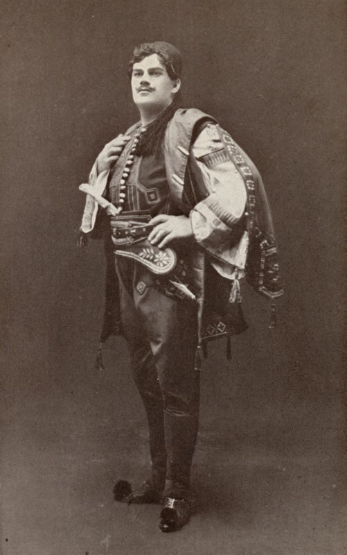 Riccardo Martin, como Enzo, en "La Gioconda" (foto en blanco y negro) de American Photographer