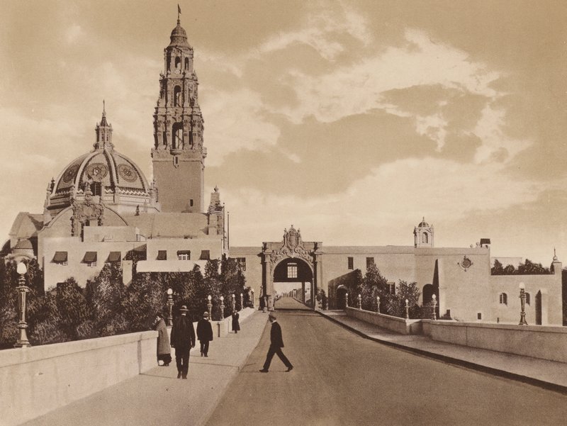 San Diego: Puerta oeste de la Exposición Panamá-California mostrando la Torre y la Cúpula del Edificio California (foto b/n) de American Photographer