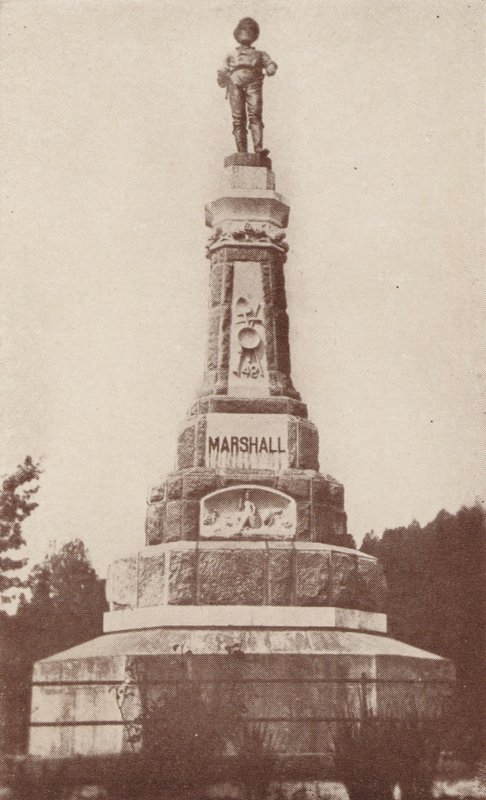 Monumento al Descubridor del Oro en Coloma, California (fotografía en blanco y negro) de American Photographer
