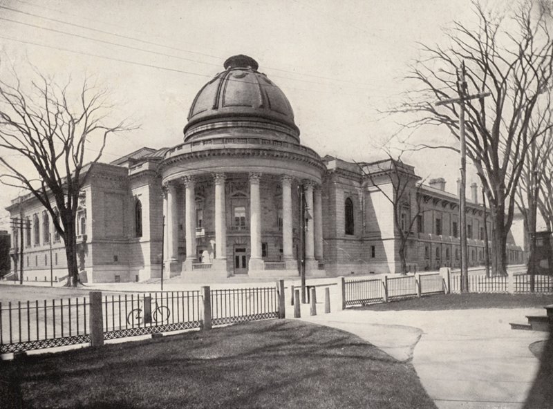 Universidad de Yale: "Rotonda", Woolsey Hall a la izquierda, Yale Dining-Hall a la derecha (foto b/n) de American Photographer