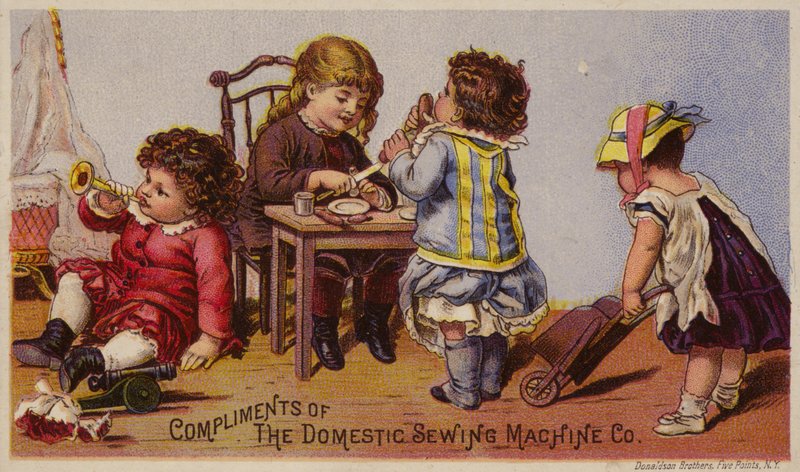 Niños jugando y comiendo de American School