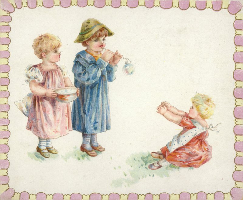 Niños soplando burbujas de American School