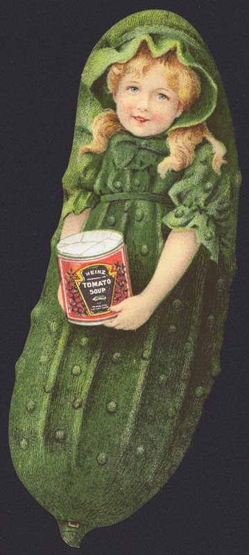 Niña, vestida como un pepino, sosteniendo una lata de sopa de tomate Heinz de American School