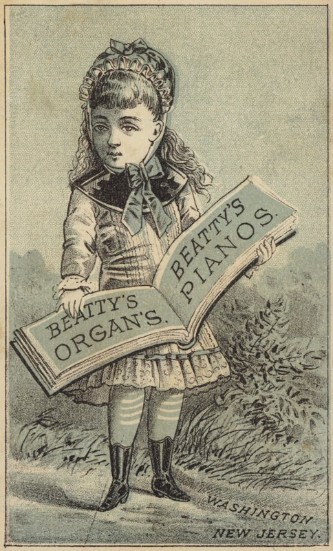 Chica sosteniendo libro de American School