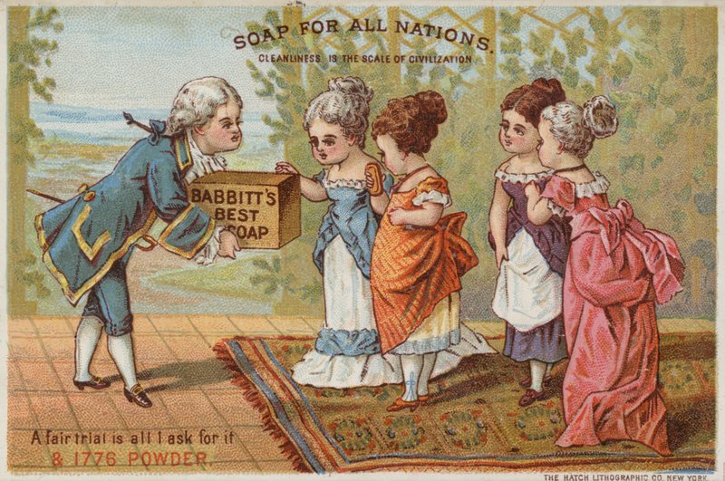 Hombre entregando jabón a damas de American School