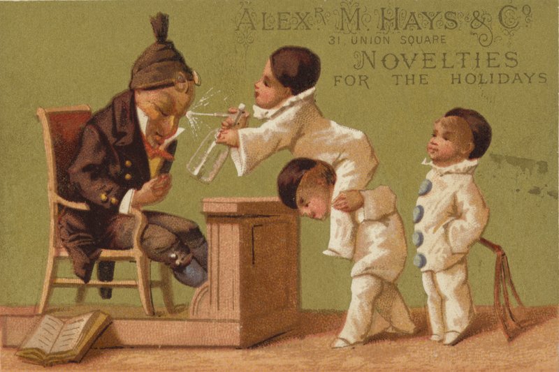 Tres niños pequeños rociando agua de American School