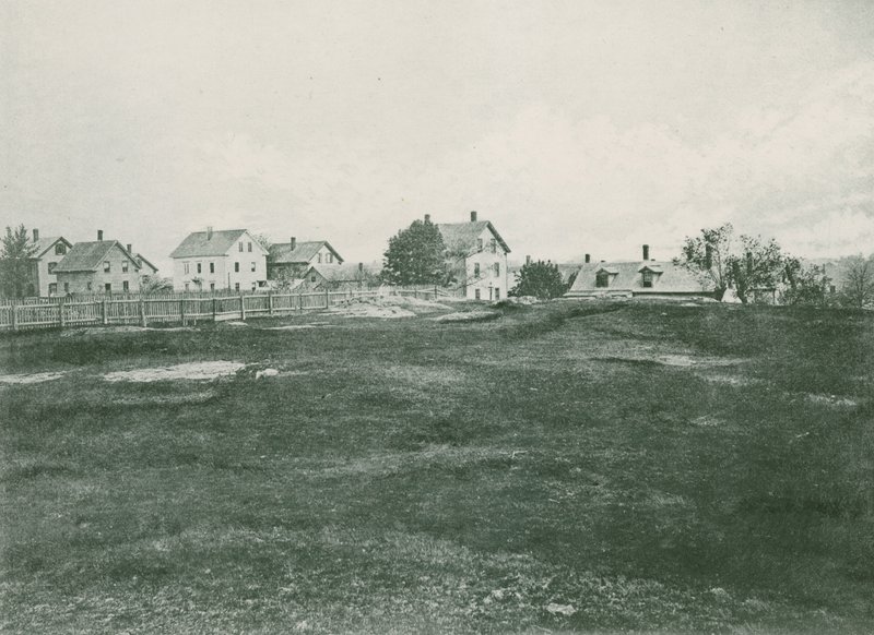 Witch Hill, Salem de American School