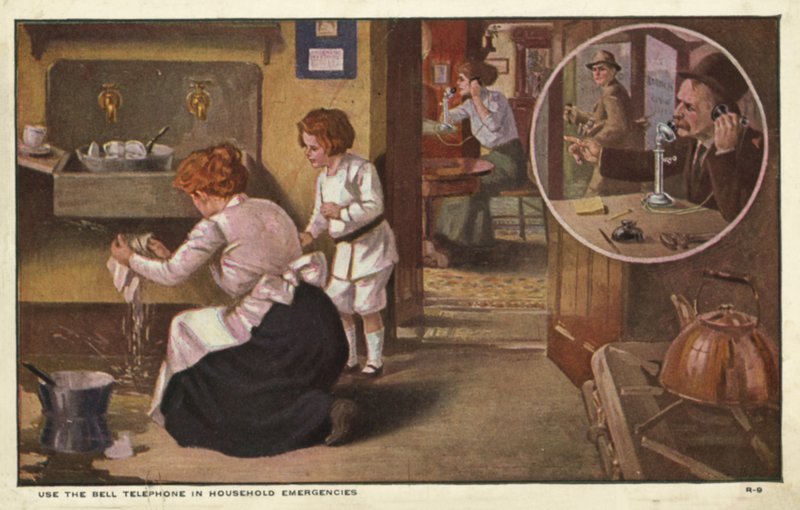 Mujer llamando a un fontanero de American School