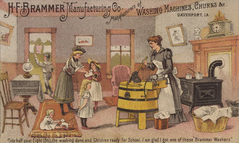 Mujer usando lavadora de American School