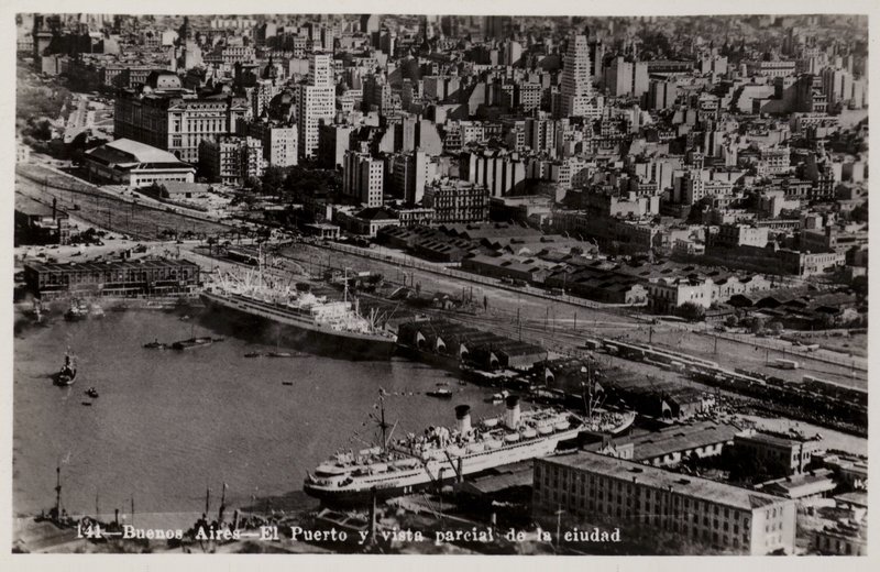 Puerto y vista parcial de la ciudad, Buenos Aires, Argentina de Argentinian Photographer